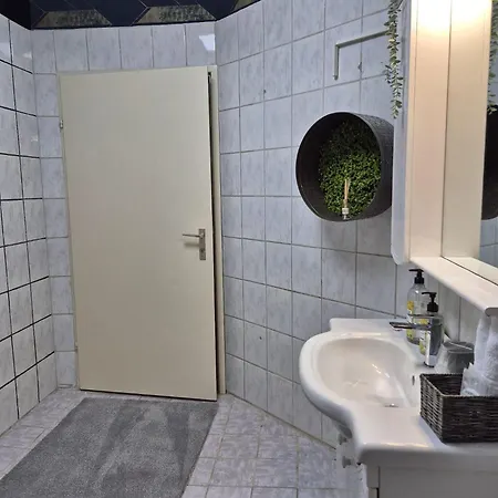 Boutique Old 3 *