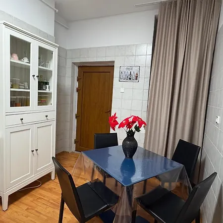 Boutique Old 3 *