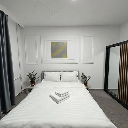 Boutique Old 3 *